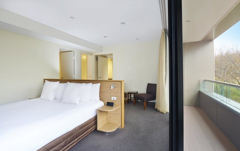 Crowne Plaza Canberra, An IHG Hotel - Tourism Noosa 13