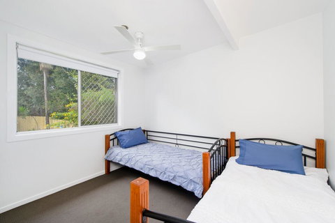 BONNY BEACH HOUSE - Holiday Accomodation With Pool - Tourism Noosa 3