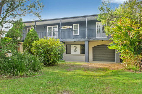 BONNY BEACH HOUSE - Holiday Accomodation With Pool - Tourism Noosa 0