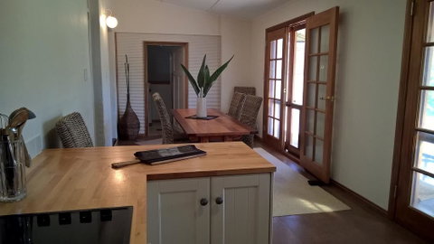 Book Keepers Cottage - Tourism Noosa 2