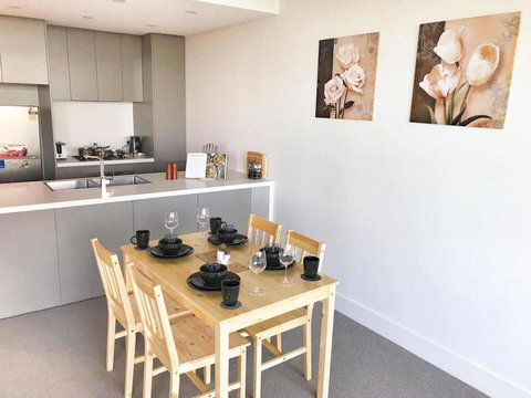 Brand New 2 Bed Apartment With Absolute Park View - Tourism Noosa 2