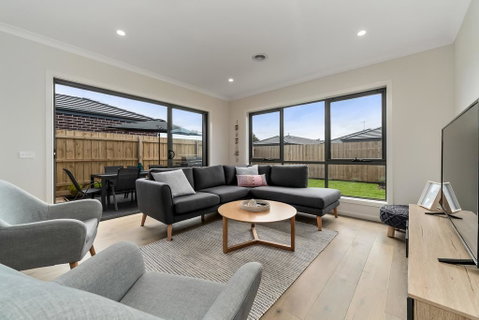 Brand New And Beautiful - Rosebud Holiday Home - Tourism Noosa 3