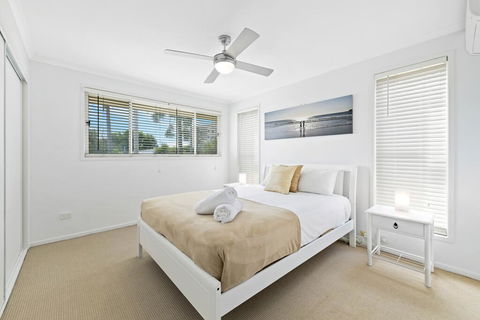 Breakers At Mudjimba Beach - Tourism Noosa 3