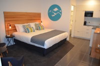 Bright Colonial Motel
