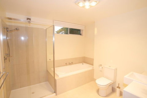 Broadbeach Inverloch Resort - Tourism Noosa 1