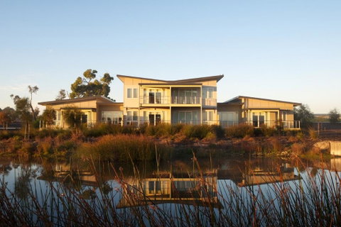 Broadbeach Inverloch Resort - Tourism Noosa 0