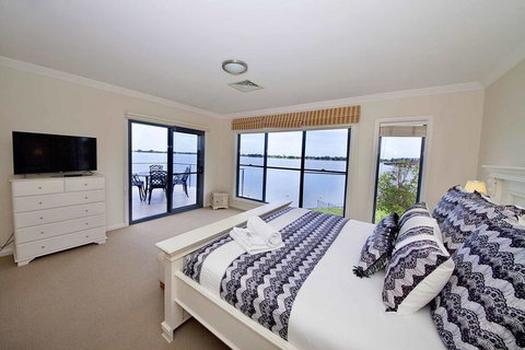 Brookwater- Waterfront On Lake Mulwala - Tourism Noosa 0