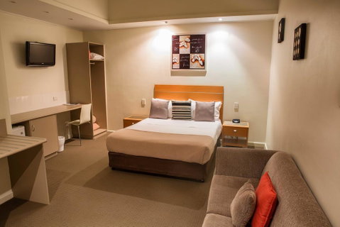 Burkes Hotel Motel - Tourism Noosa 0