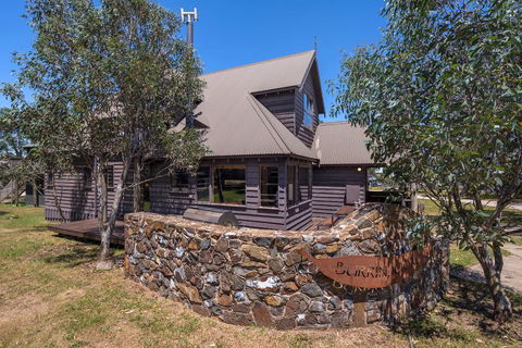 Burrinjuck - Tourism Noosa 2