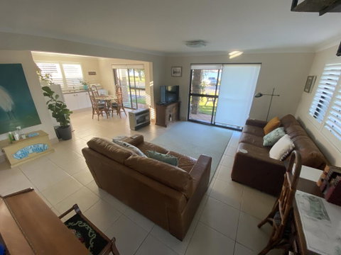 By The Lake - Lake Macquarie - Tourism Noosa 1