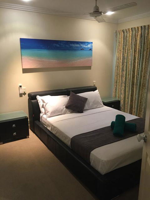 Cairns Golf Course Apartment - Tourism Noosa 1