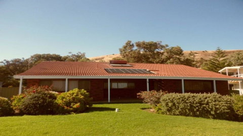 Calm Seas - 70 Gold Coast Drive - Tourism Noosa 0