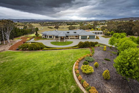 Canberra Luxury Estate - Tourism Noosa 2