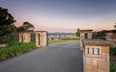 Canberra Luxury Estate - Tourism Noosa 1