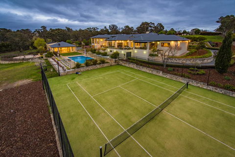 Canberra Luxury Estate - Tourism Noosa 3