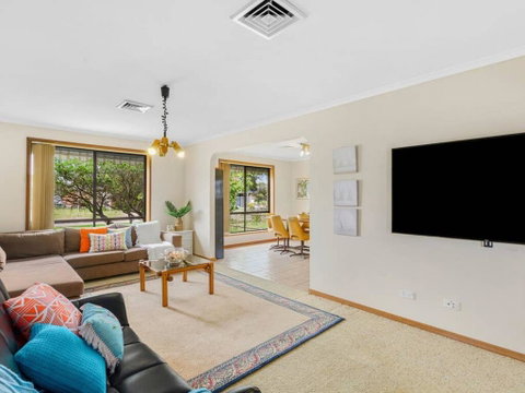 CAPEL Family Home, Large Yard, Close To Beach - Tourism Noosa 3