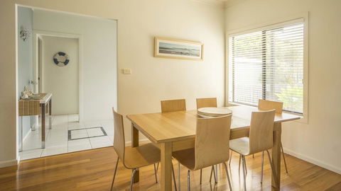 Carroll Ave 76 - Tourism Noosa 0