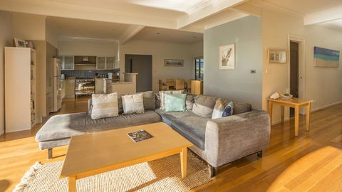 Carroll Ave 76 - Tourism Noosa 1