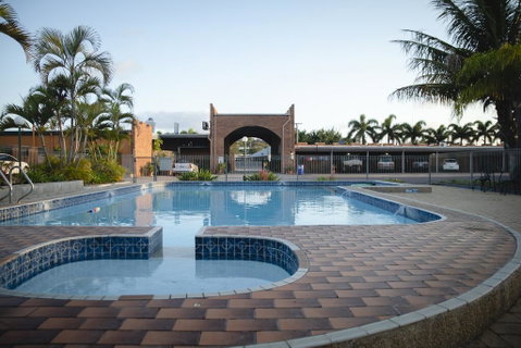 Castle Motor Lodge - Tourism Noosa 2