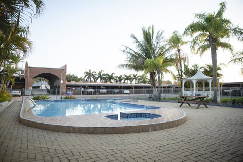 Castle Motor Lodge - Tourism Noosa 3