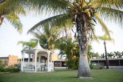 Castle Motor Lodge - Tourism Noosa 1