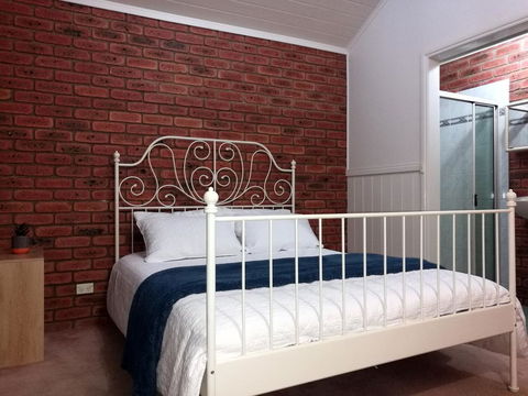 Castle Stay At Lakes Entrance - Tourism Noosa 3