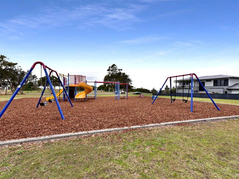 Caves Luxury Beachside Escape - Literally Across The Road From Surf Club - Tourism Noosa 1