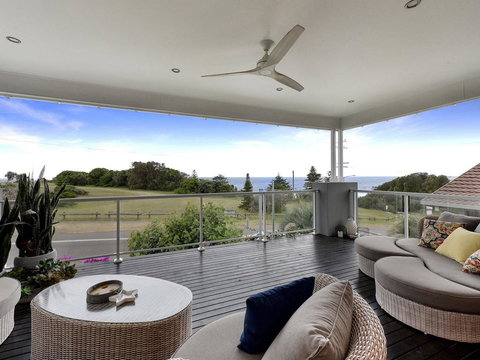 Caves Luxury Beachside Escape - Literally Across The Road From Surf Club - Tourism Noosa 0