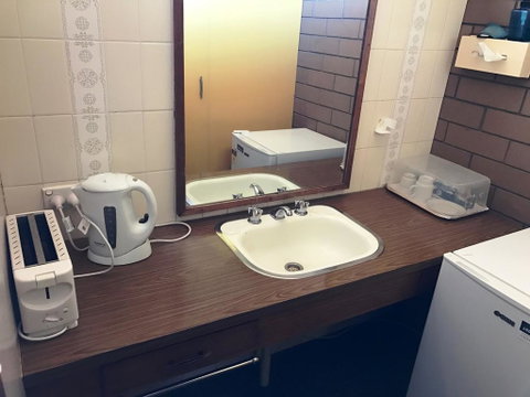Century Motor Inn - Tourism Noosa 2