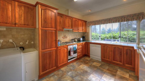 Chalets Lumineux - Tourism Noosa 1