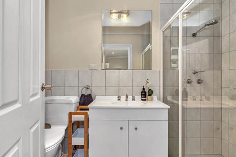 Character Home - Easy Tram To City - Tourism Noosa 2