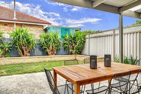 Character Home - Easy Tram To City - Tourism Noosa 3