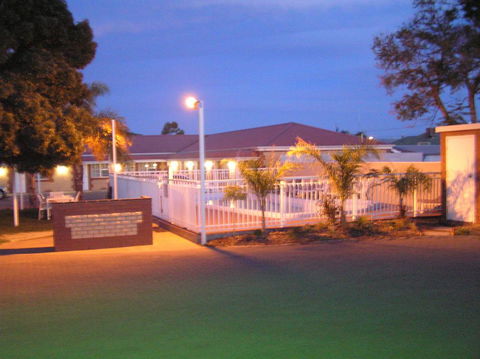 Charles Rasp Motor Inn & Cottages - Tourism Noosa 0