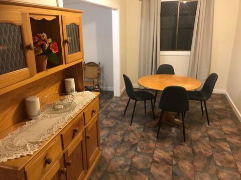 Charles Rasp Motor Inn & Cottages - Tourism Noosa 2