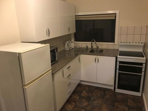 Charles Rasp Motor Inn & Cottages - Tourism Noosa 1