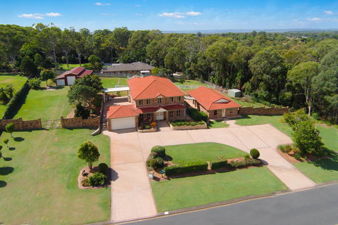 Charming Brisbane Acreage Pool - Tourism Noosa 1