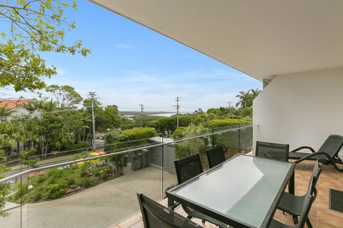 Charming Noosa Heads Apartment, Laguna Bay Views - Unit 6 Taralla 18 Edgar Bennett Avenue - Tourism Noosa 0