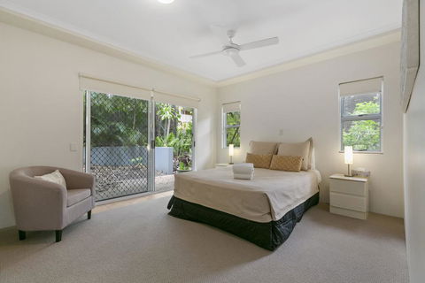 Charming Noosa Heads Apartment, Laguna Bay Views - Unit 6 Taralla 18 Edgar Bennett Avenue - Tourism Noosa 1