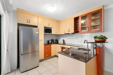 Chic City Apartment With Waterfront Views - Tourism Noosa 2