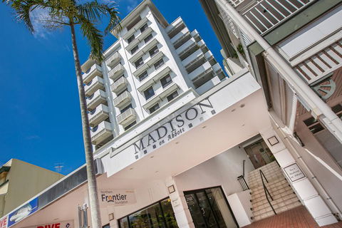 Chic City Apartment With Waterfront Views - Tourism Noosa 1