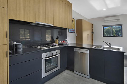 Chloe's Chalet - Tourism Noosa 3