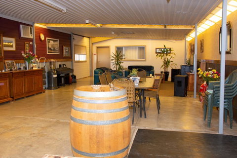 Chrissie's Dongara - Tourism Noosa 0