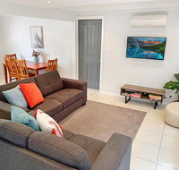 City Center - Modern 2-Bedroom Apartment - Tourism Noosa