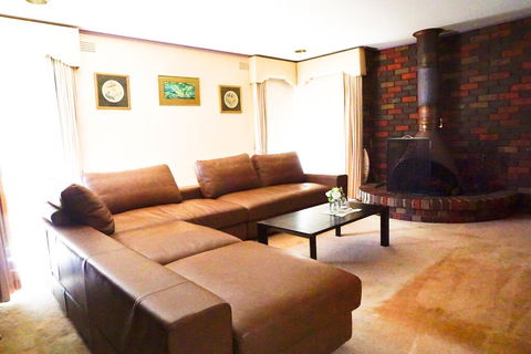 Classic Double Brick Garden House - Tourism Noosa 2