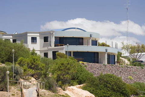 Cliff House Beachfront Villas - Tourism Noosa 2