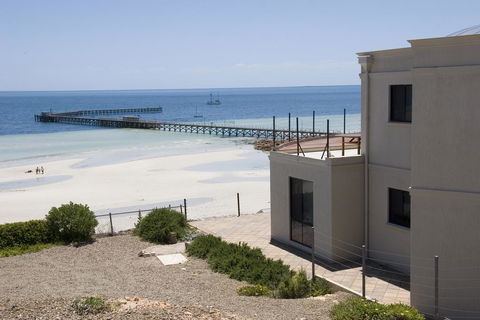 Cliff House Beachfront Villas - Tourism Noosa 0