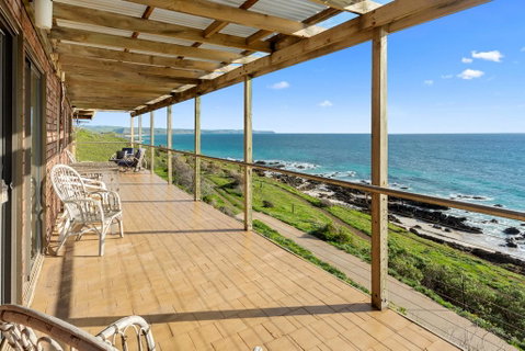 Cliffs End Beach Shack - 105 Gold Coast Drive, Carrickalinga - Tourism Noosa 0