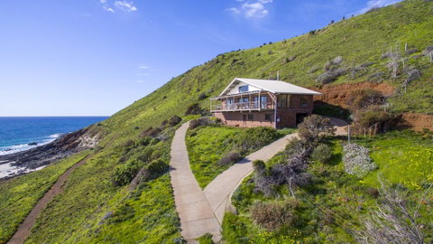 Cliffs End Beach Shack - 105 Gold Coast Drive, Carrickalinga - Tourism Noosa 2