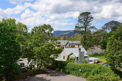 Cloudsong Chalet 1 - Close To The Village Centre! - Tourism Noosa 1