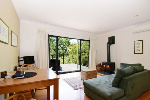 Cloudsong Chalet 3 - Close To The Village Centre! - Tourism Noosa 3